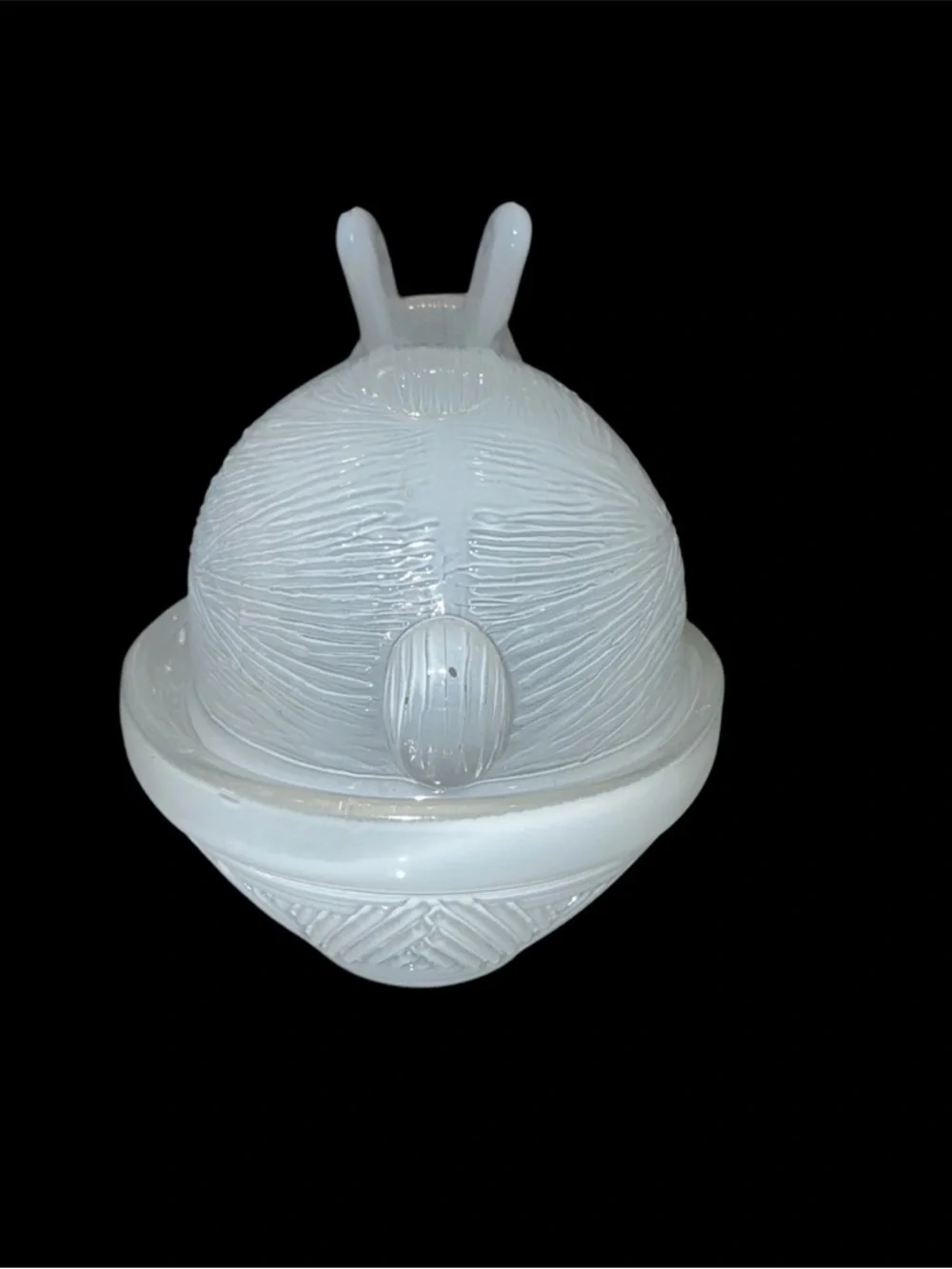 White‎ Glass Bunny Rabbit On Nest Dish